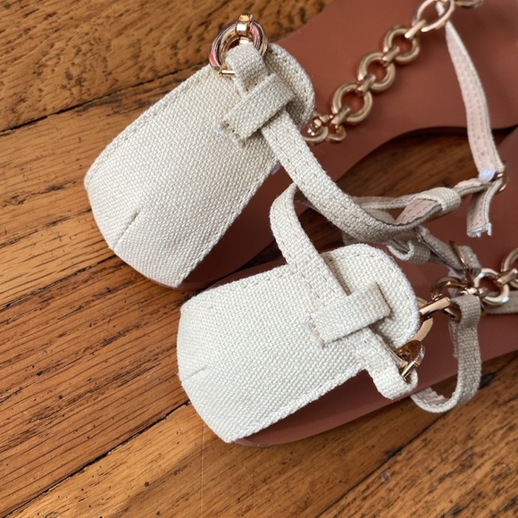 New Miss Lola "TYREE" Gold Chain Canvas Sandals Size 8.5 - Picture 4 of 10